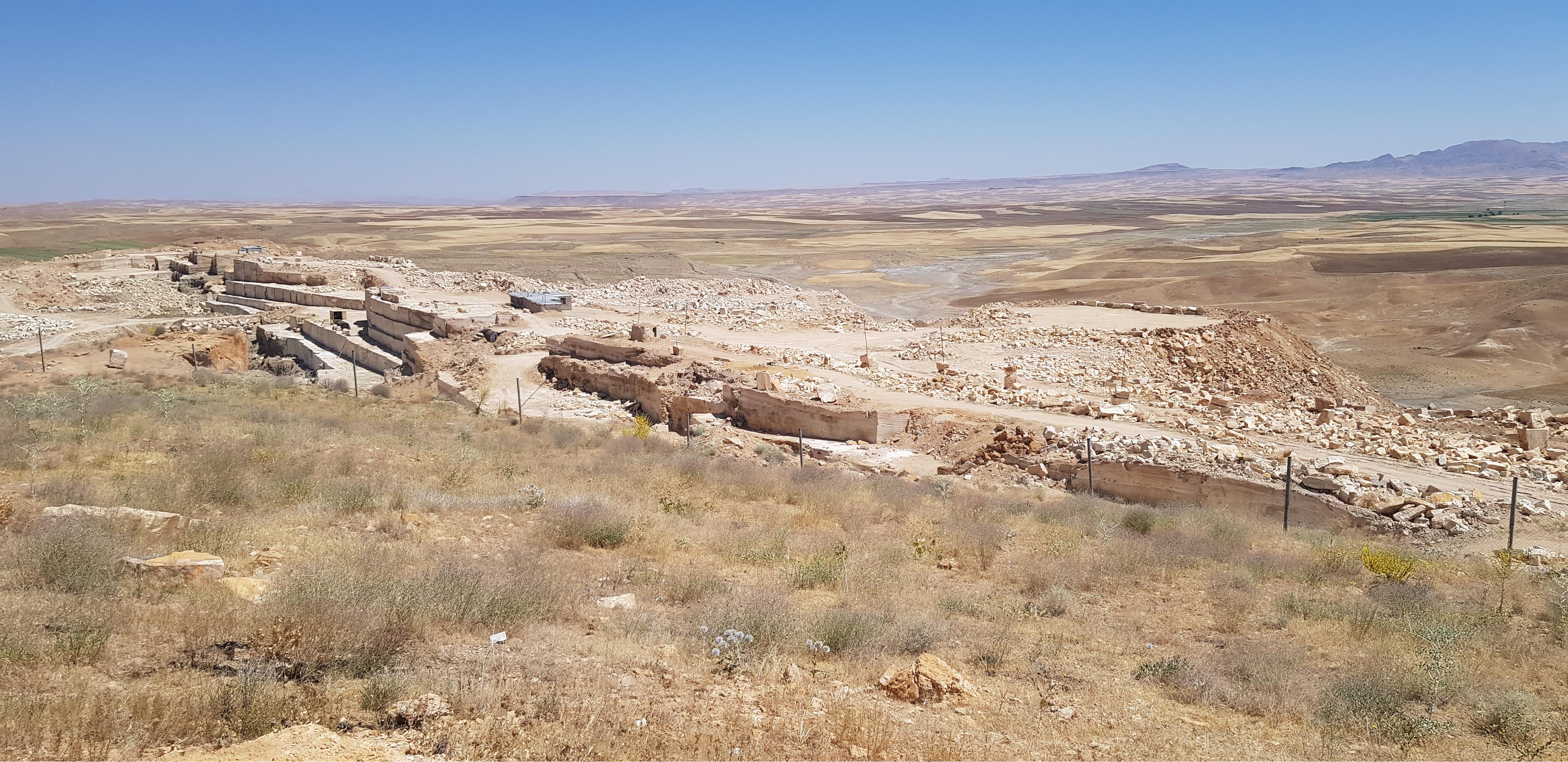 بازدید از معادن سنگ تزیینی قروه